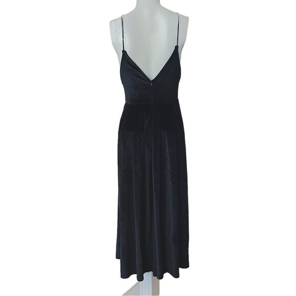 Black Velvet Sleeveless Midi Dress - Picture 6 of 9